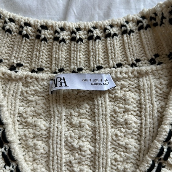 Zara Cable Knit Vest - Picture 2 of 4